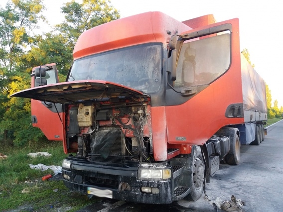 На трассе под Николаевом загорелся грузовик "Рено"
