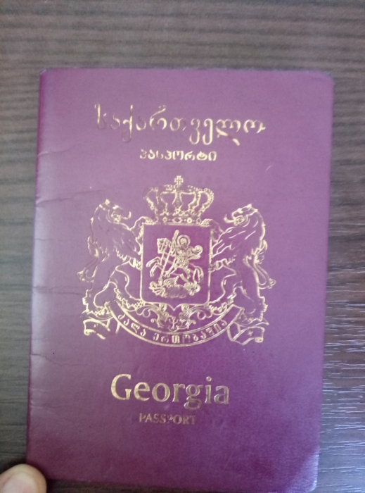Пограничники на рынке «Колос» обнаружили грузина с поддельными пометками в паспорте