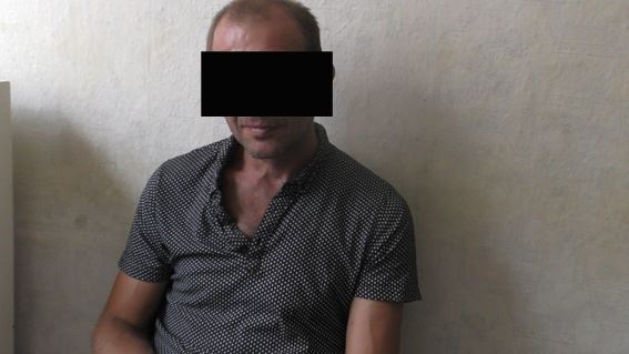 В Николаеве мужчину, задержанного за развращение собственной дочери, отправили в СИЗО