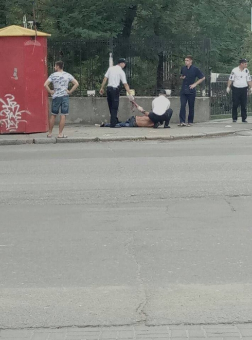 В Николаеве полицейские и врач бегали по району в попытке вернуть в больницу беглого суицидника 