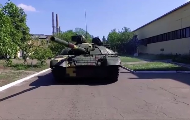Порошенко показал модернизированный танк Оплот