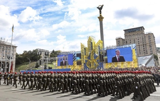 Порошенко объяснил участие солдат НАТО в параде
