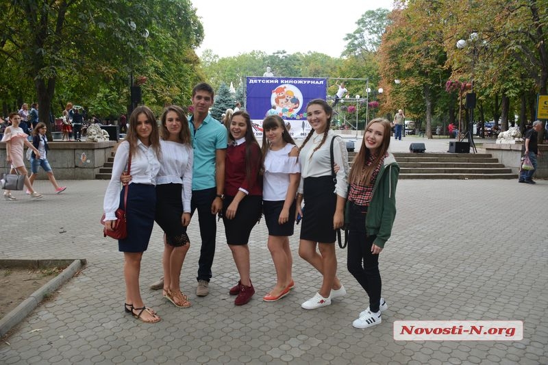 1 сентября в Николаеве: школьники празднуют начало нового учебного года. ФОТОРЕПОРТАЖ
