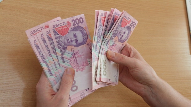 Как поменялись зарплаты украинцев: у кого упали доходы, а кто "разбогател" за прошлый месяц