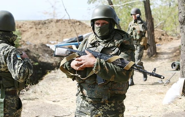 ВСУ на Донбассе обстреляли 44 раза, один боец ранен, - Штаб