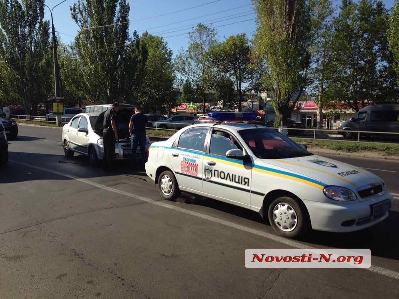 В Николаеве «Шевроле» врезался в автомобиль полиции охраны