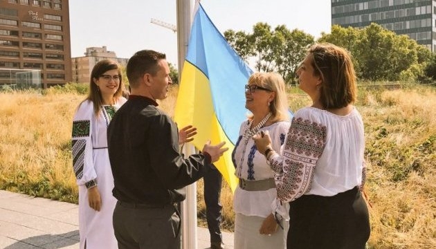 Над парламентом в Канаде подняли флаг Украины