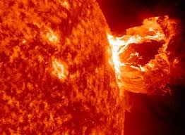 Из-за вспышек на Солнце на Земле продолжаются сильнейшие магнитные бури