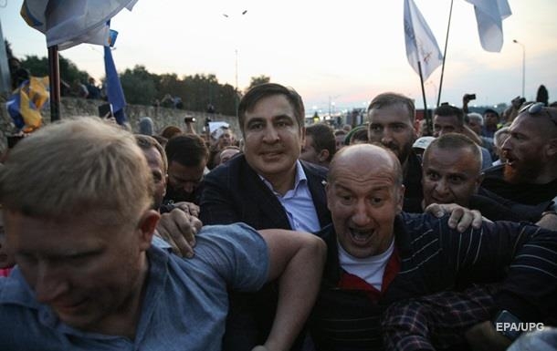 Порошенко сравнил Саакашвили с боевиками на востоке