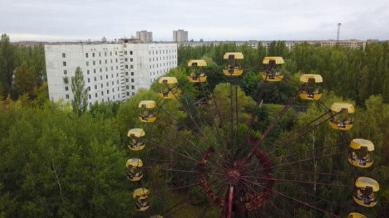 В Чернобыльской зоне без электричества запустили колесо обозрения. Видео