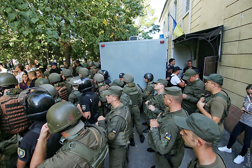 35 человек пострадали в ходе стычки под судом в Черноморске