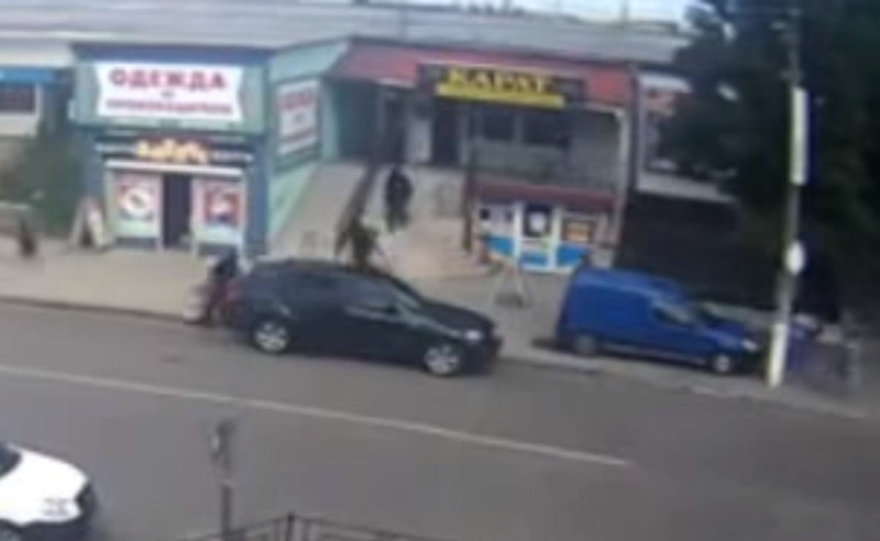 Опубликовано видео ограбления ювелирного магазина в Вознесенске