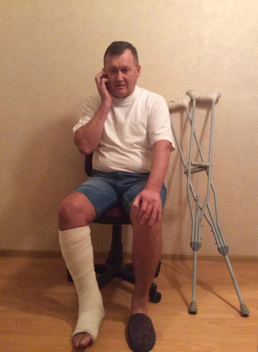 «Я на больничном с переломами», — Сергей Чмырь опроверг информацию о поездке в Грецию 
