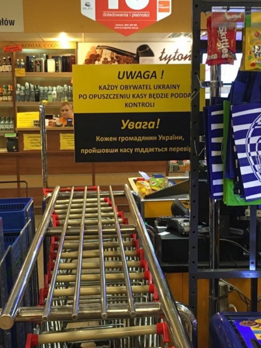 Владелец польского супермаркета ввел проверку украинцев на кассе