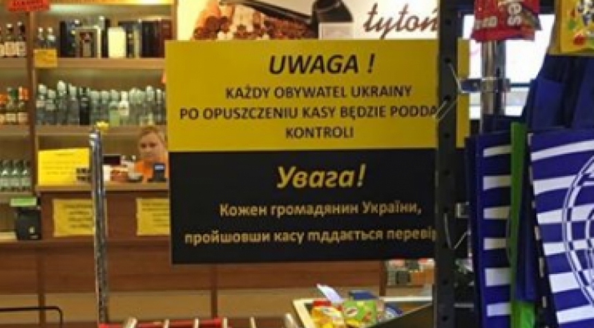В польском супермаркете граждан Украины заставляют проходить проверку