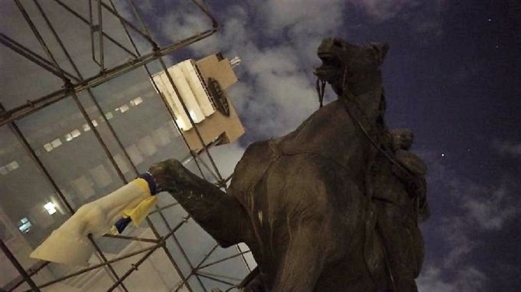 В Киеве художники восстановили изувеченный вандалами памятник Щорсу
