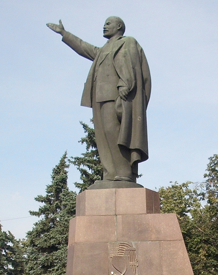 В селе на Одесчине на реставрацию памятников Ленину и Калинину из бюджета выделили 50 тыс грн
