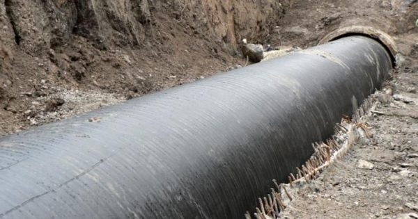 В Первомайске украли часть канализационного коллектора из-за этого отходы текут прямо в поле