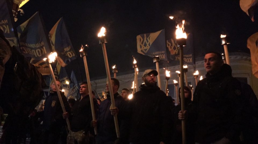 С факелами и флагами: как в Киеве прошел Марш славы героев. ВИДЕО