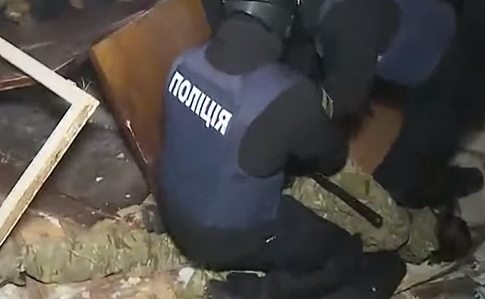 Полиция штурмом взяла Святошинский суд в Киеве: задержаны 30 человек