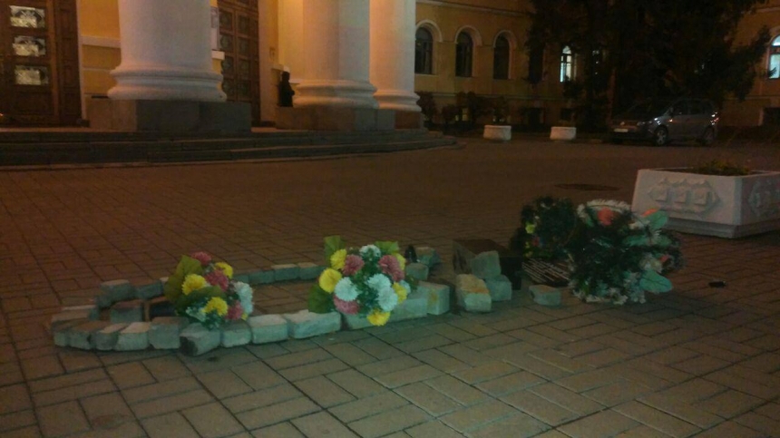 В Киеве разбили мемориальную плиту Героя Небесной сотни, которого убил снайпер