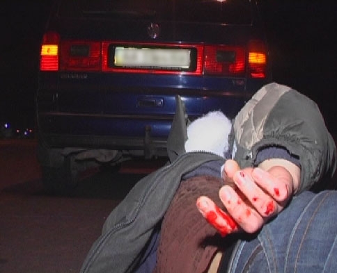 Под Киевом "Дэу" врезался в четверых людей, толкавших авто к заправке