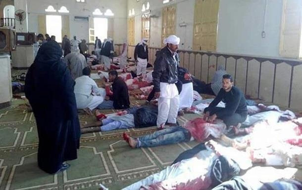 В Египте в результате подрыва мечети погибли как минимум 155 человек