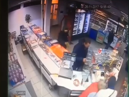 В Киеве 14-летний сын нардепа участвовал в ограблении магазина