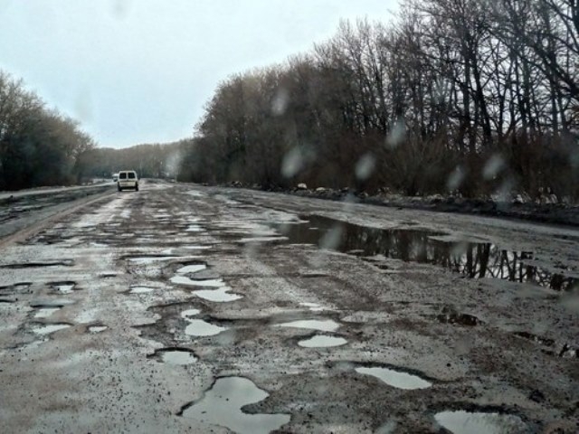 На ремонт всех дорог в Украине нынешними темпами нужно 100 лет