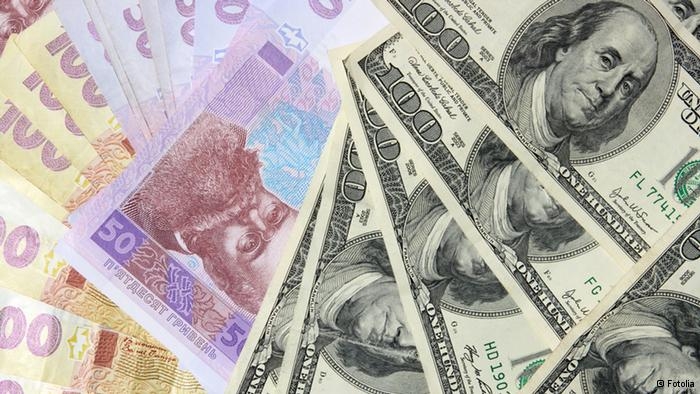Украинцы начали «сдавать» доллары банкам, — Нацбанк