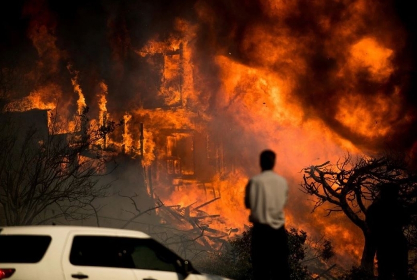 Огненный апокалипсис: Калифорнию накрыло пожарами. ФОТО, ВИДЕО