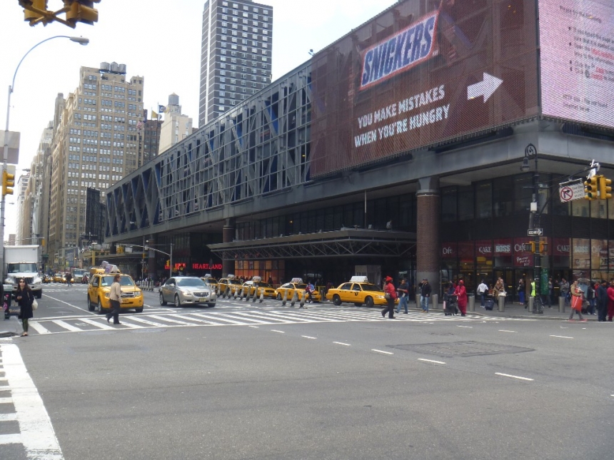 В центре Нью-Йорка на автовокзале взорвалась бомба