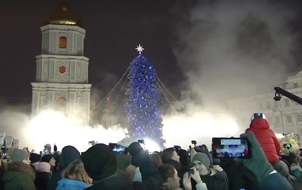 В Киеве зажгли главную ёлку Украины
