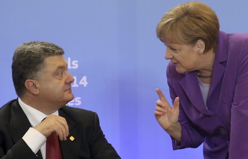 Порошенко обсудил с Меркель восстановление работы СЦКК