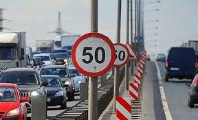 Чего ждать украинцам в январе: снижение скорости на дорогах и запуск медреформы
