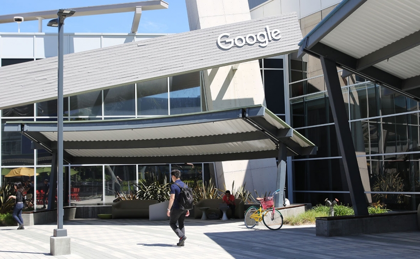 Бывшие сотрудники Google подали в суд за дискриминацию белых мужчин