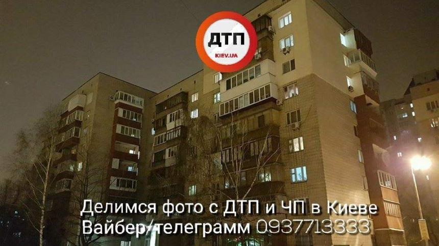 В Киеве девушка, выпрыгнувшая из окна 9 этажа, выжила