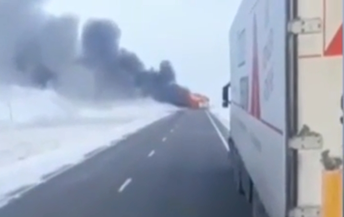 Появилось видео со сгоревшим автобусом, в котором погибли 52 человека