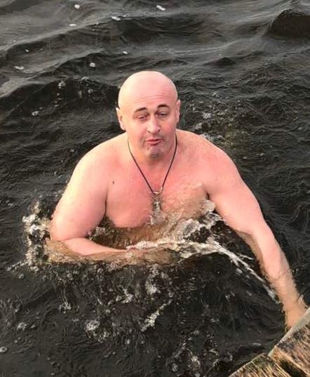 VIP-купания «по-николаевски»: как депутаты и чиновники в «прорубь» ныряли. ФОТО