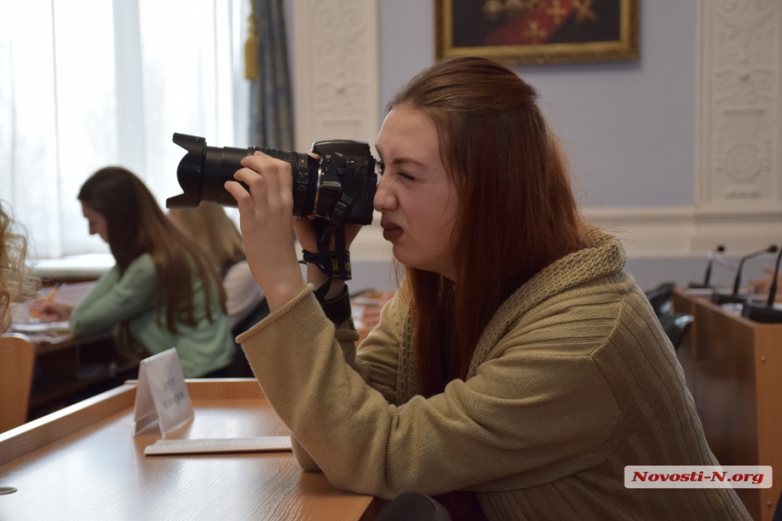 Как депутаты Николаевского горсовета «хоронили» земельную сессию. ФОТОРЕПОРТАЖ