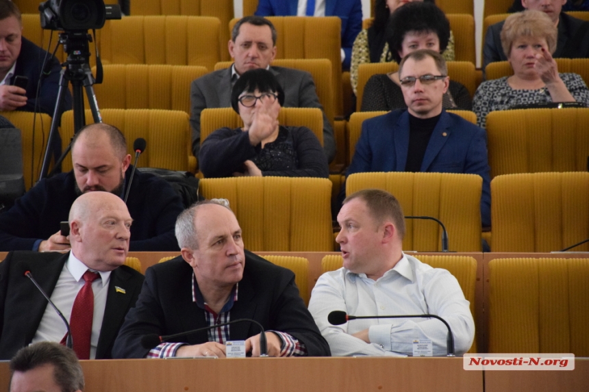 Как депутаты облсовета так и не выразили недоверие губернатору Савченко. ФОТОРЕПОРТАЖ