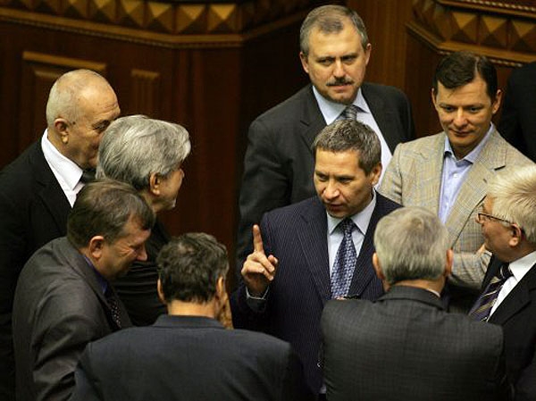 Украинский депутат в месяц зарабатывает столько, сколько его избиратель за 2 года