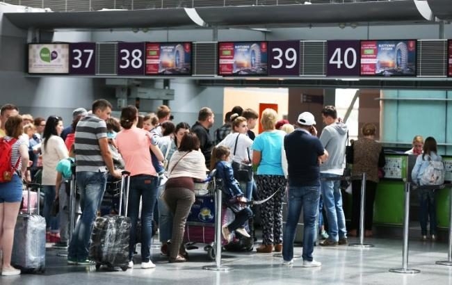 Украинцев более 12 часов продержали без еды и воды в аэропорту Милана | ФОТО