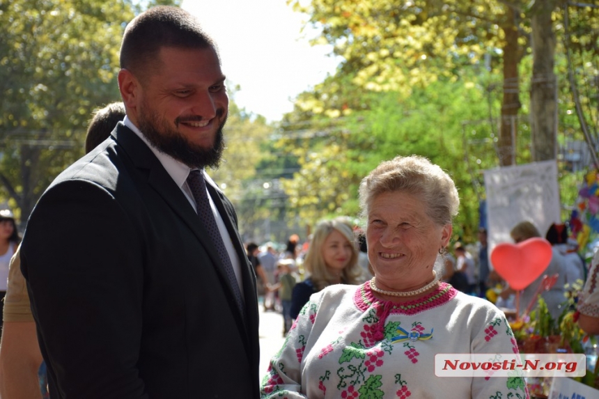 Как руководитель Николаевщины Алексей Савченко гулял по Соборной в день рождения области. ФОТОРЕПОРТАЖ