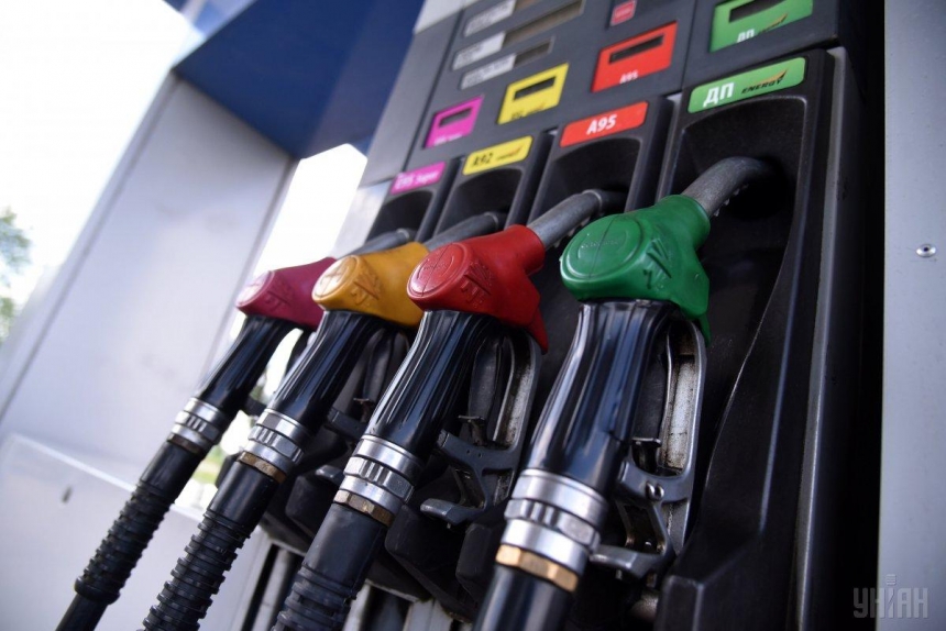 Цены на бензин продолжают снижаться