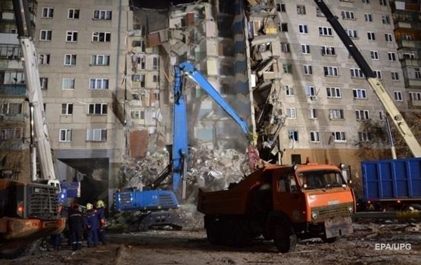 В Магнитогорске из-под завалов извлекли тела матери и двоих детей - всего погибших уже 31 человек