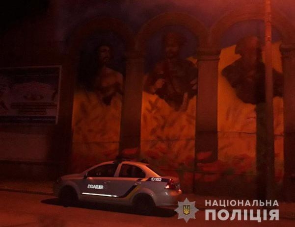 В Запорожье забросали краской Мурал единства поколений защитников Украины