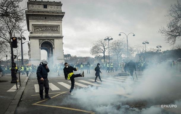 Во Франции возобновились протесты: 30 задержанных