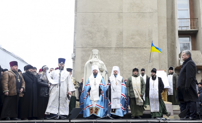 "Единство церкви и нации - залог успеха Украины. И мы не повторим ошибок прошлого", - Петр Порошенко