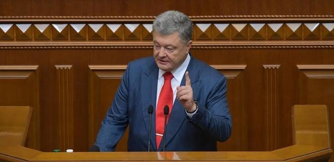 Порошенко подписал изменения в Конституцию о намерении Украины вступить в ЕС и НАТО